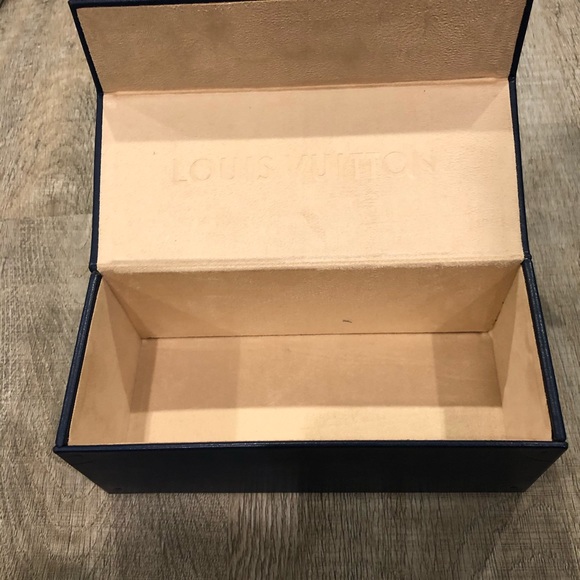 Louis Vuitton sunglasses hard case - Picture 6 of 6